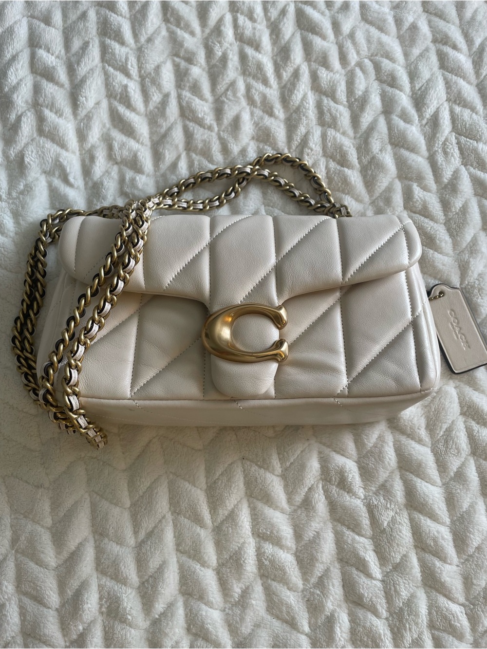 Preowned Coach Tabby Shoulder bag 20 with
Pillow quilting